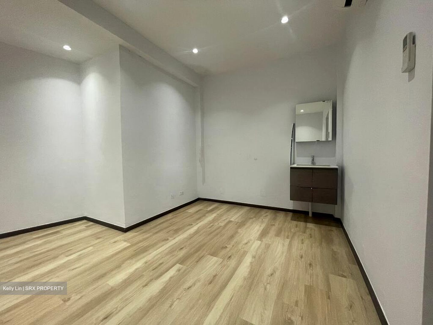 Haig Road (D15), Retail #527573691